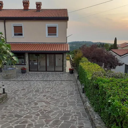 Apartma Olea Sared דירה