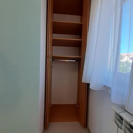 Apartma Olea Sared דירה *
