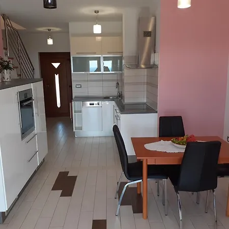 Apartma Olea Sared דירה *