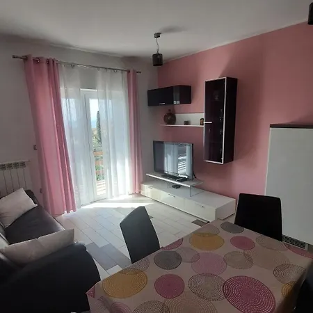 Apartma Olea Sared דירה *