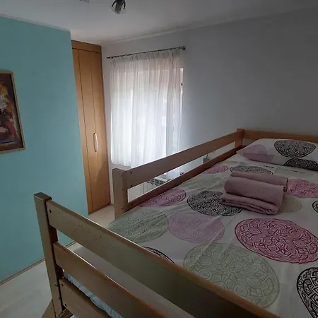 Apartma Olea Sared דירה *