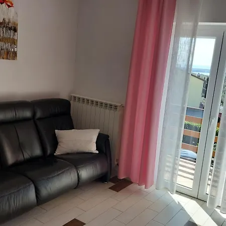 Apartma Olea Sared דירה איזולה