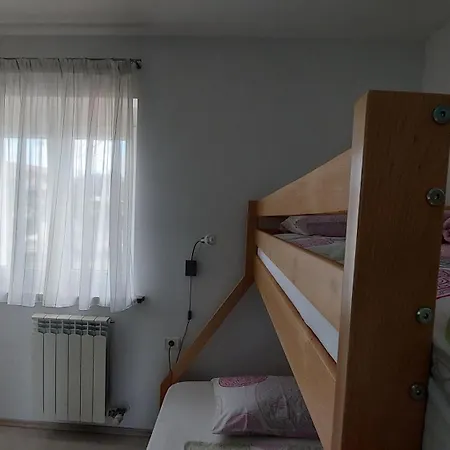 Apartma Olea Sared 伊佐拉