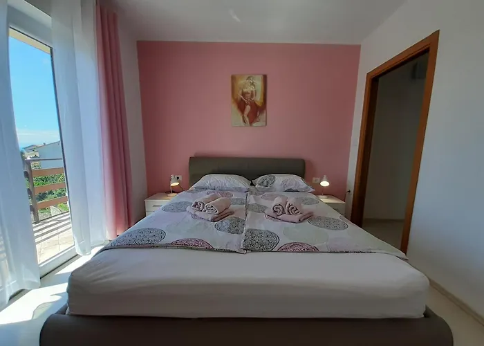 Apartma Olea Sared イゾラ