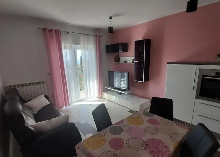 Apartma Olea Sared アパート *