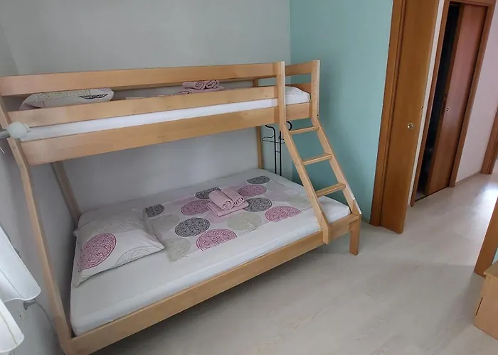 Apartma Olea Sared * イゾラ